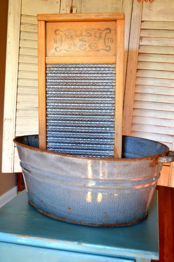 Vintage Washboard with Agate Wash Basin