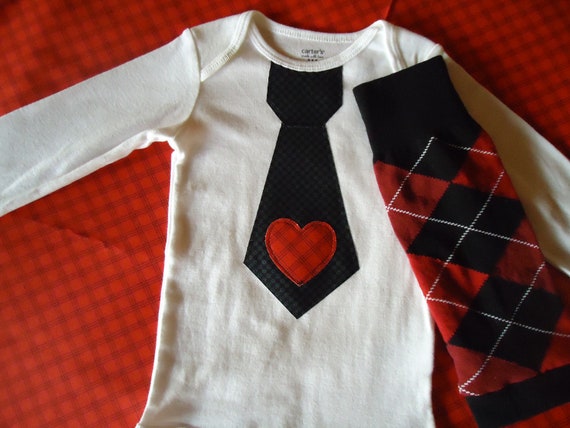 Items similar to Holiday Valentines Heart Tie and Baby Leg Warmer SET ...