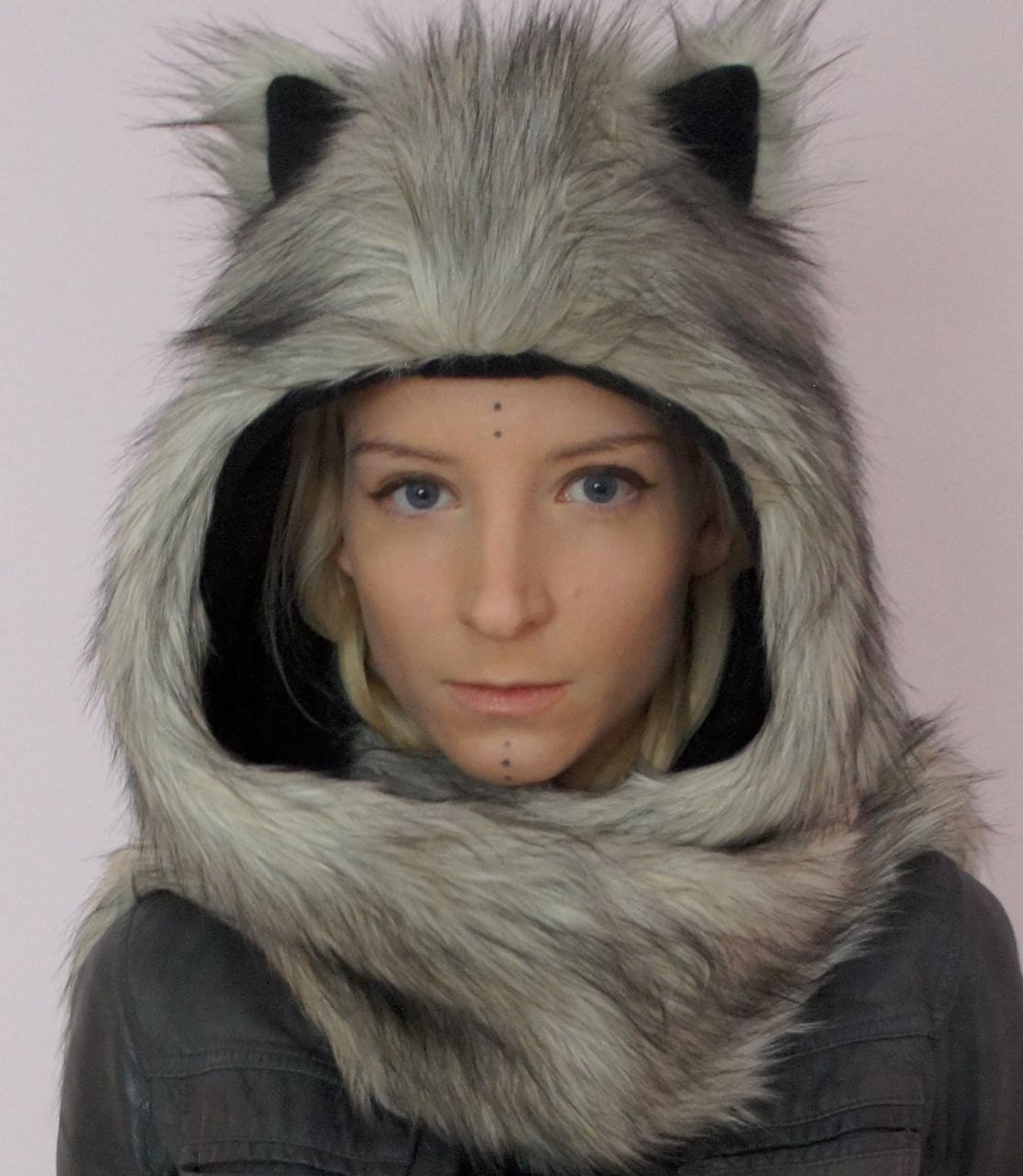 Faux fur hats with ears These fur lined ear flap trapper hats are this winter's hottest style. Don't get caught in the cold without one this winter! Worn by both men and women, from the rugged outdoors man to the trendy snow boarder or for simply trying to keep your ears frostbite-free/5(K).