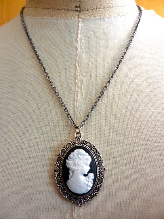 Victorian Lady Portrait Cameo Pendant Silver Necklace by