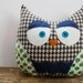 Houndstooth Owl Pillow - Green Apple