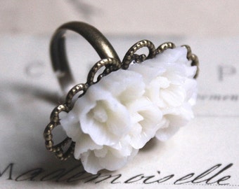 White flower Ring, Adjustable Cameo Cocktail Ring, Vintage Brass filigree Carved Flower, French Chic bague, gift under 10 R15
