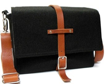 Camera messenger bag with leather strap - medium - black