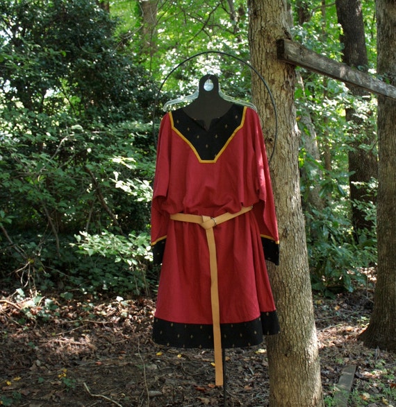 Men's Medieval Tunic in Bright red Linen black gold