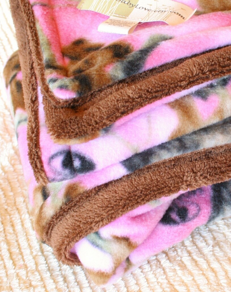 PINK Mossyoak Realtree Camo Blanket and Chocolate Brown Cuddle