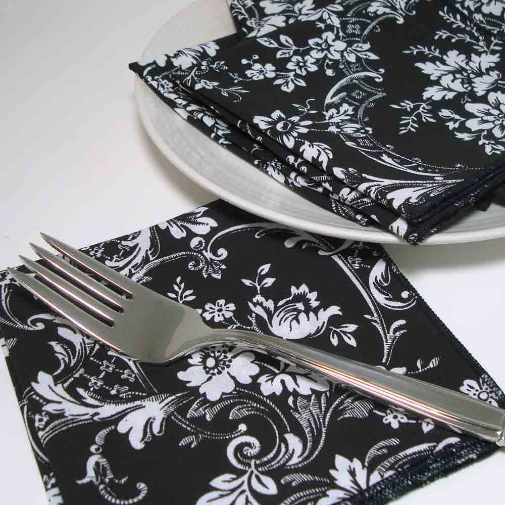 Cloth Dinner Napkins in black and white floral set of 4