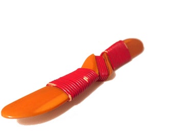 REDUCED Bakelite Airplane Propeller Brooch or Pin. Authentic Vintage 1940s.