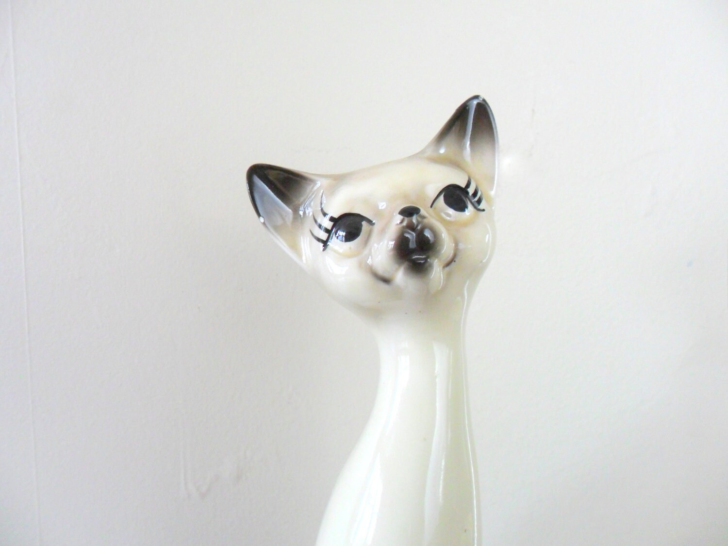 siamese cat ceramic figurine