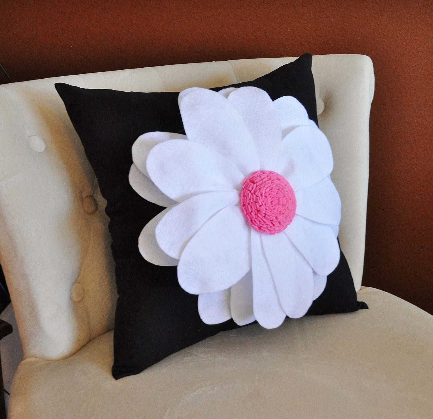 Home Decor Pillows White Daisy Flower on Black Pillow NEW