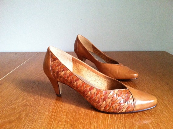sale 1980's WOVEN TWO TONE leather heels. by yellowjacketvintage