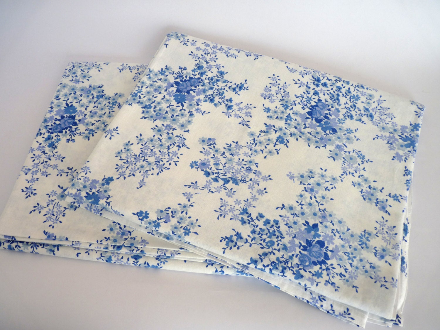 Pair of Single Cotton Bed Sheets Blue and White Floral