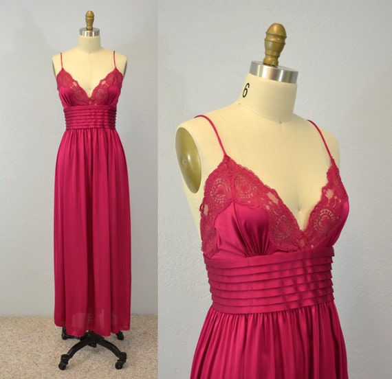 Vintage lingerie gown / magenta sexy / medium by IngridIceland