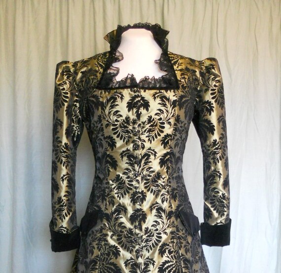 Now ON SALE 40% off this Victorian Gothic Steampunk Bustled