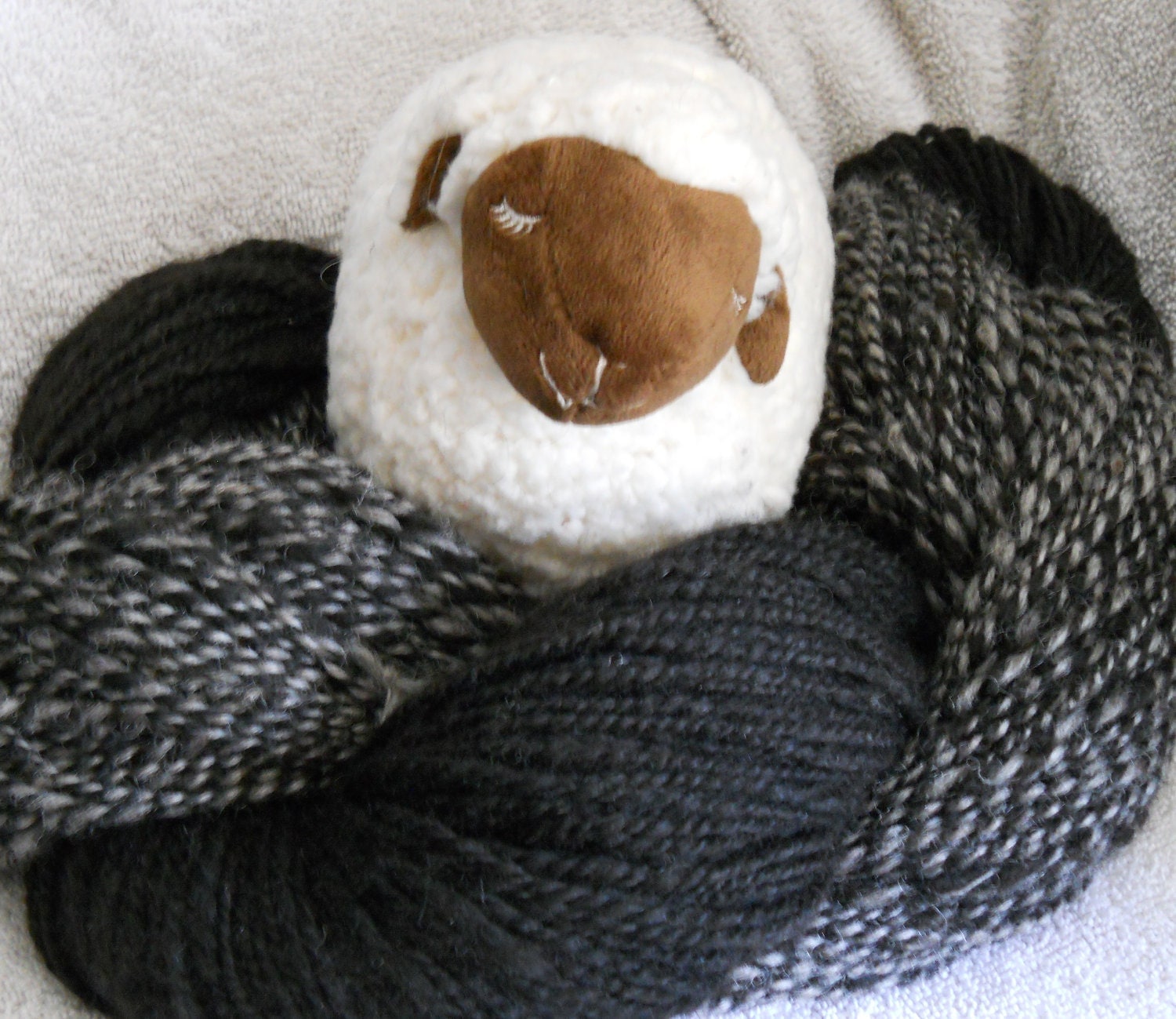 Handspun Black Tweed Yarn by LaurasWool on Etsy