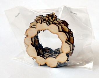 CLOSE OUT (special price) ---- Christmas Wreath Ready-to-Paint Wood Ornaments, pack of 10