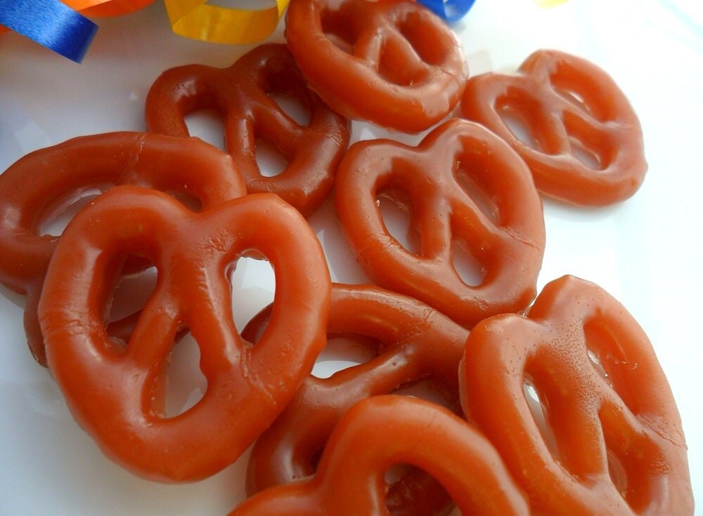 PRETZEL SOAP Pretzel Gift Set 18 Soaps Football Game