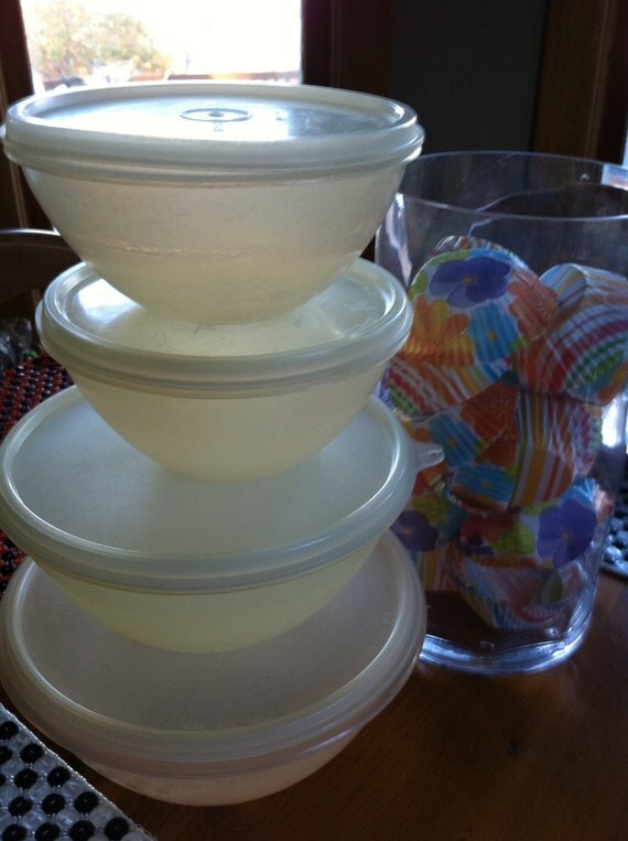 Vintage Tupperware Set of 4 Bowls with lids Circa 60s or 70s