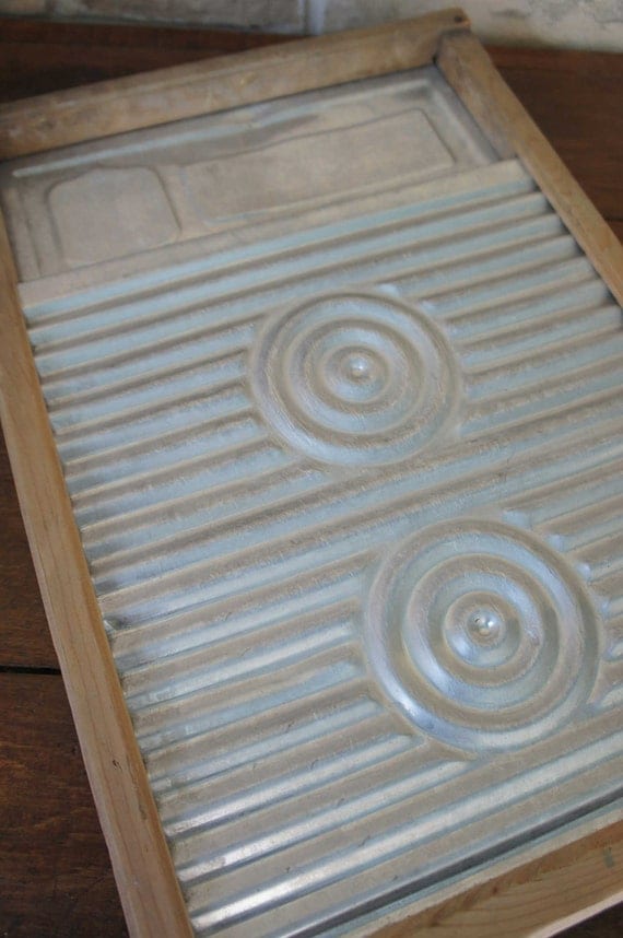 Vintage Washboard Aluminum Magic Circle HandE Washboard