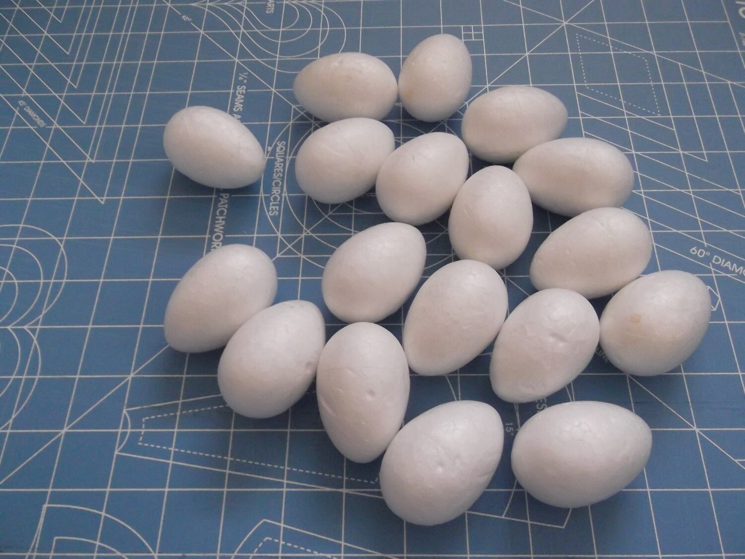 20 Smooth Foam Styrofoam Eggs
