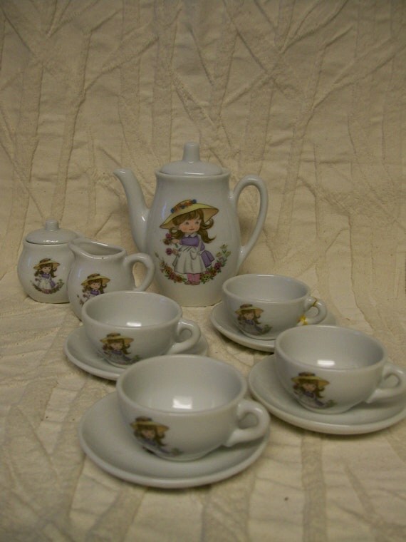 Vintage CHILDS TEA Set Porcelein Little Girl Holly Hobbie