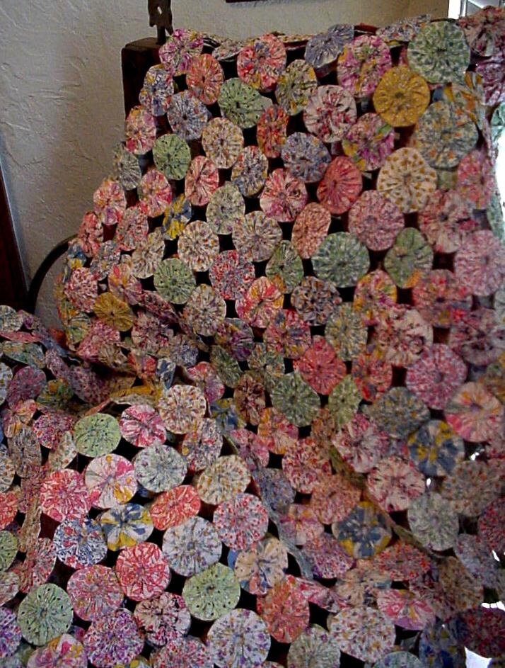 Vintage Handmade YoYo Quilt Hand Stitched Feedsack Yo Yo 1940s