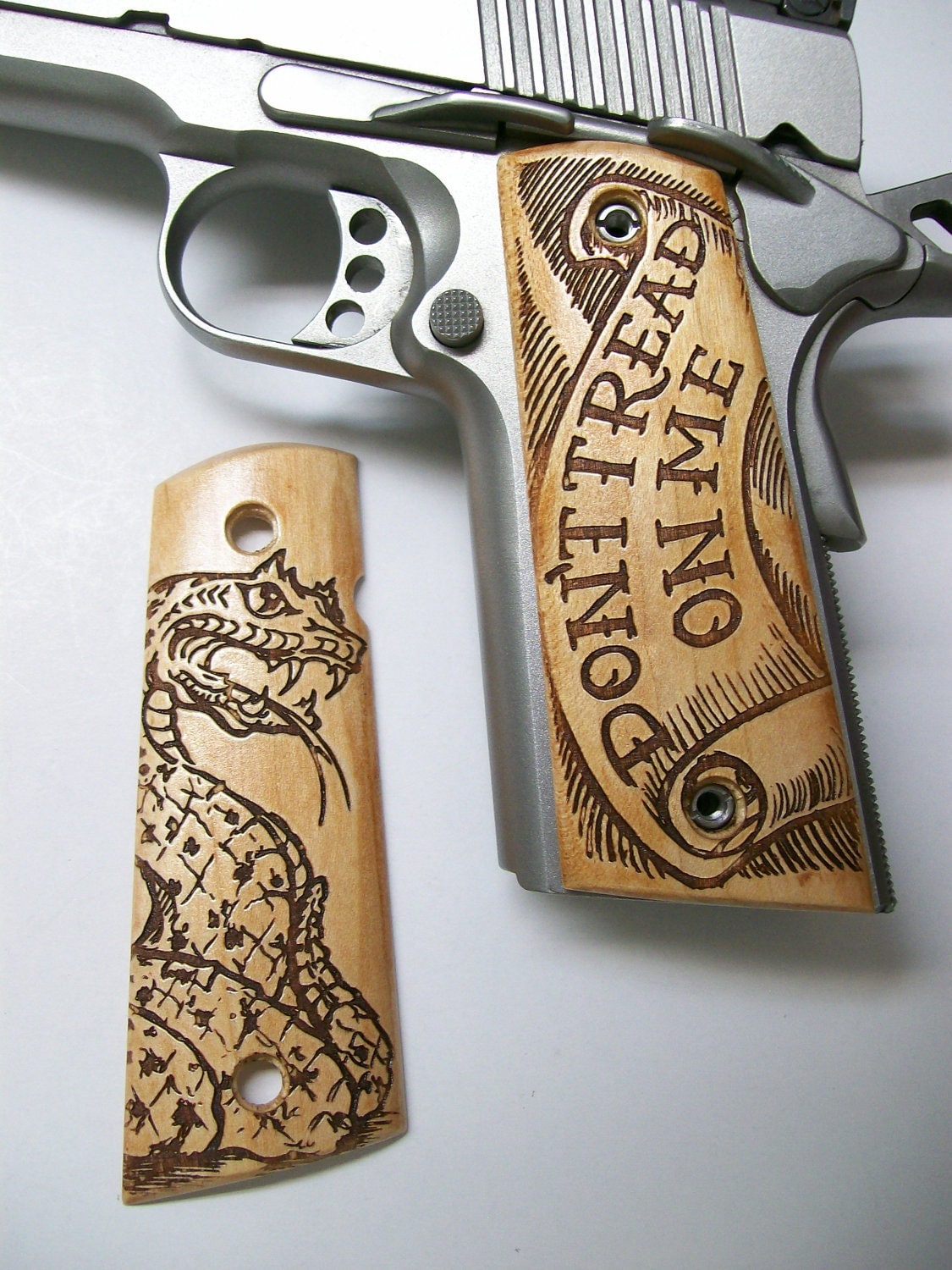 1911 grips Maple Dont Tread on Me