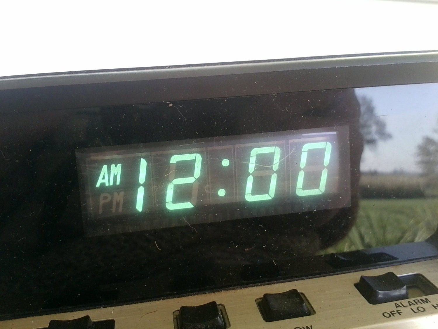 retro alarm clock electricity