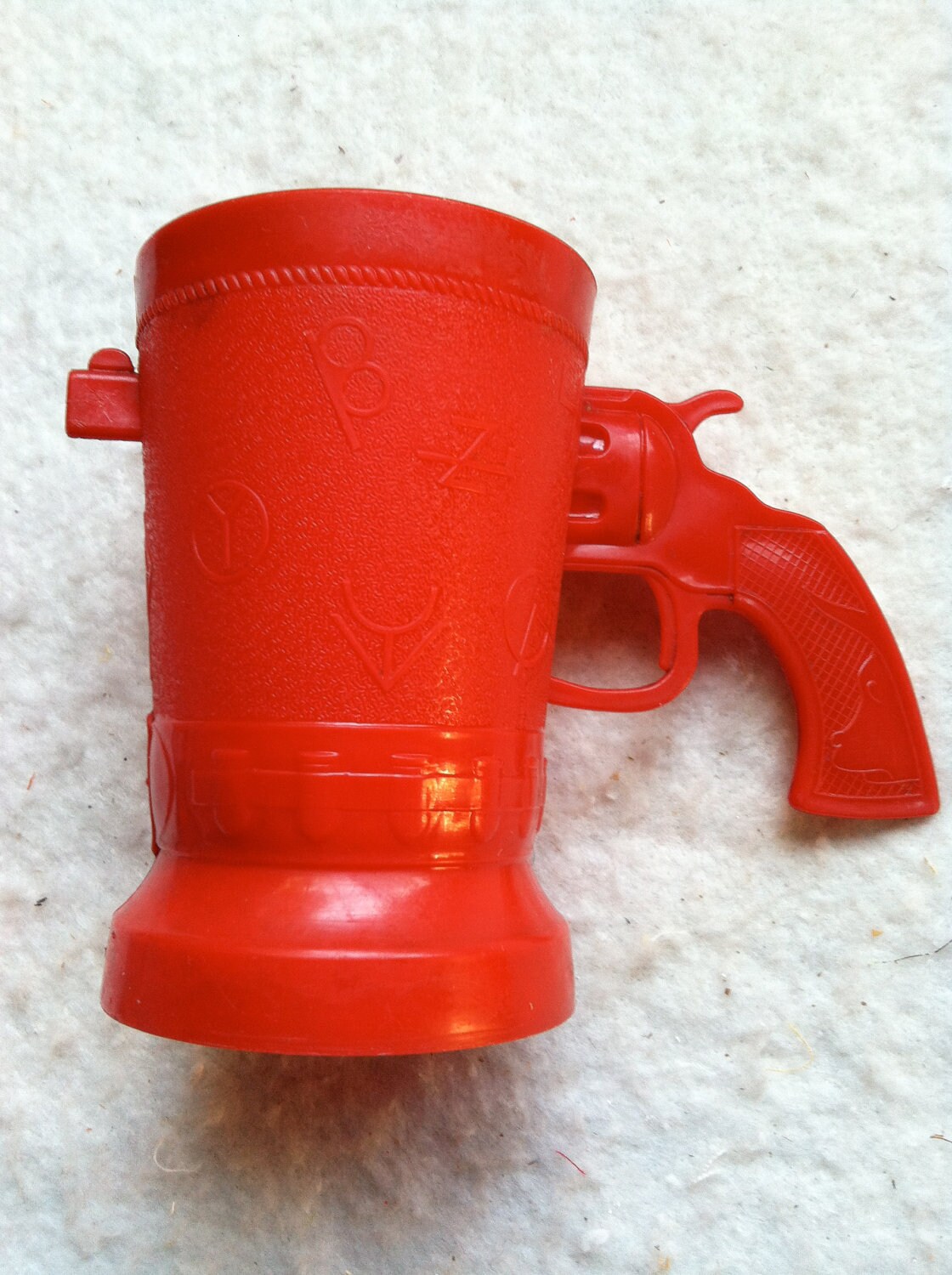 E Z POR Vintage Red Revolver Plastic Drinking Cup