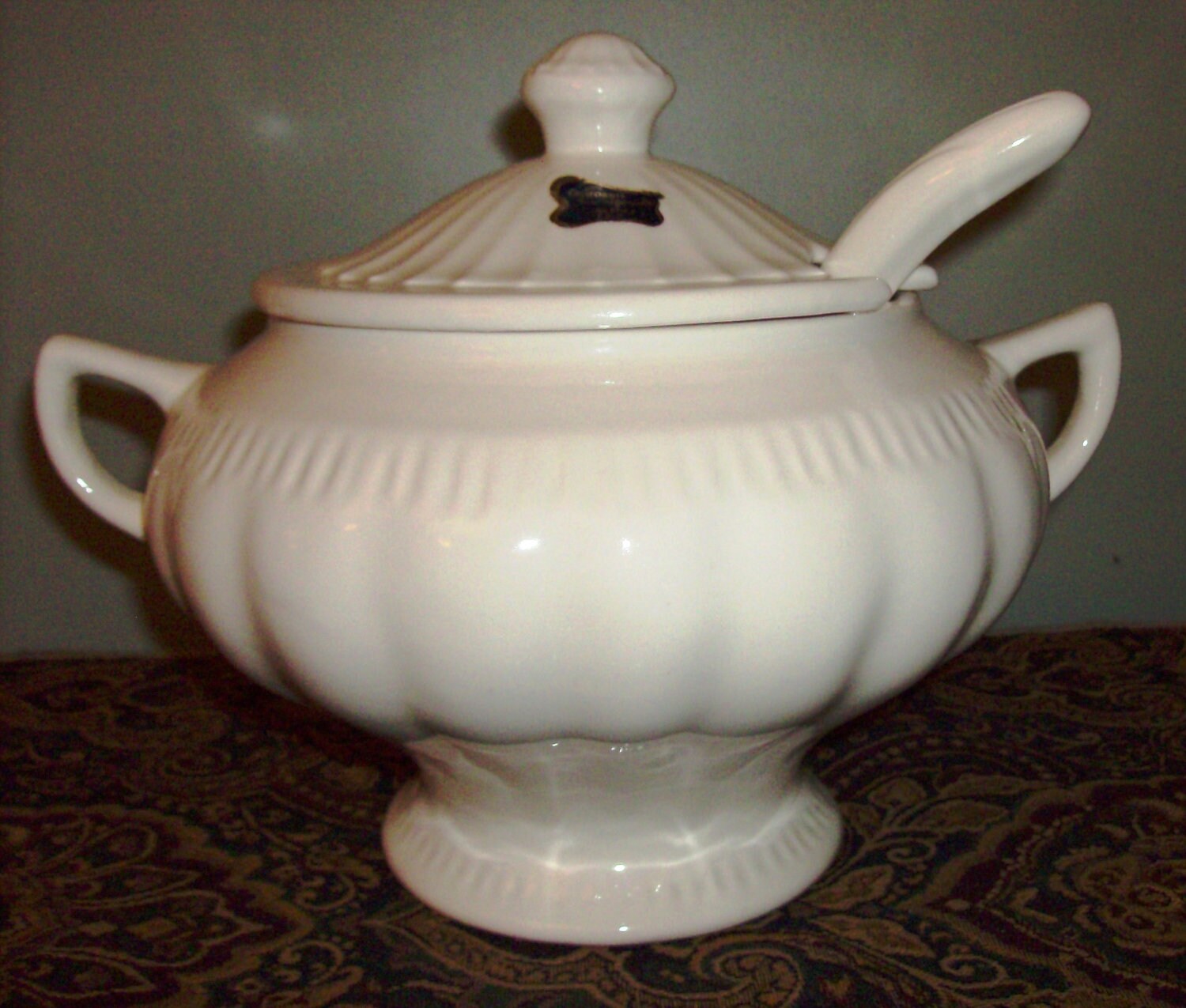 California Originals Pottery Soup Tureen 665 USA