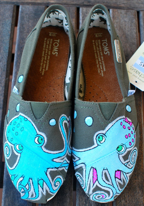 Octopus in Love TOMS shoes by BStreetShoes on Etsy