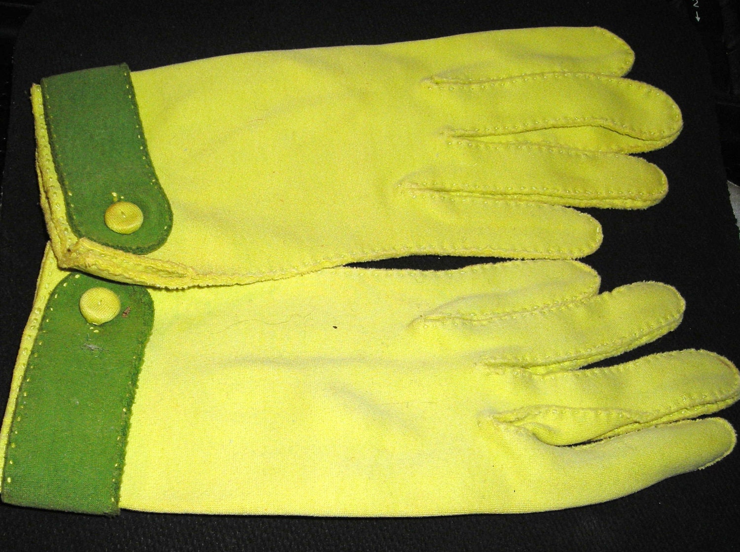 Vintage Lime Green Gloves….Two Tone Green Gloves