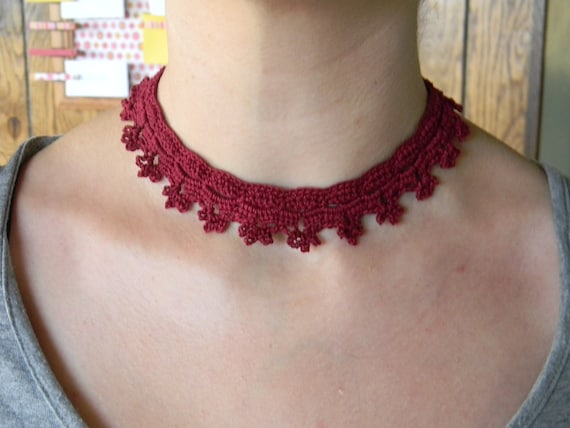 Crochet necklace pattern PDF for Crochet flower necklace in burgundy with heart shaped button, choker, delicate lace