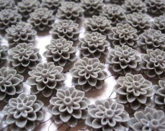 Resin Flower Cabochon, Slate Gray Resin Flower Cabochons, 10 pcs Resin Dahlia Mum 15mm