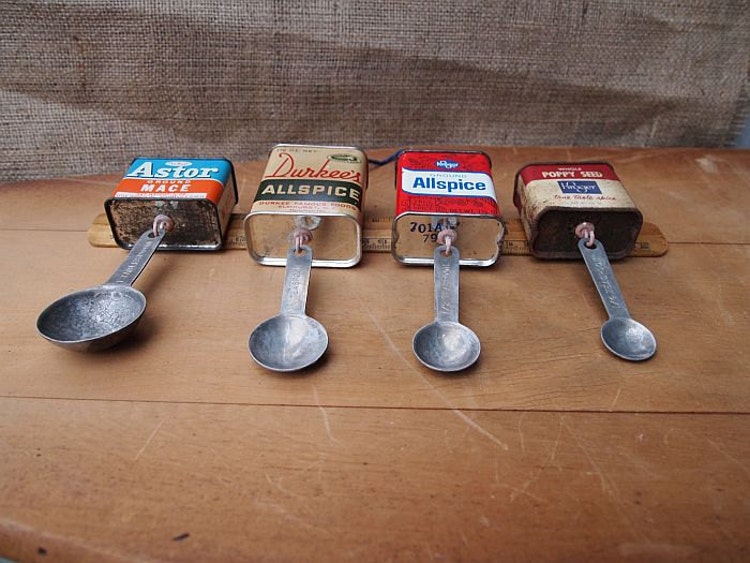 Vintage Spice Tins Measuring Spoon Holder by warnANDweathered