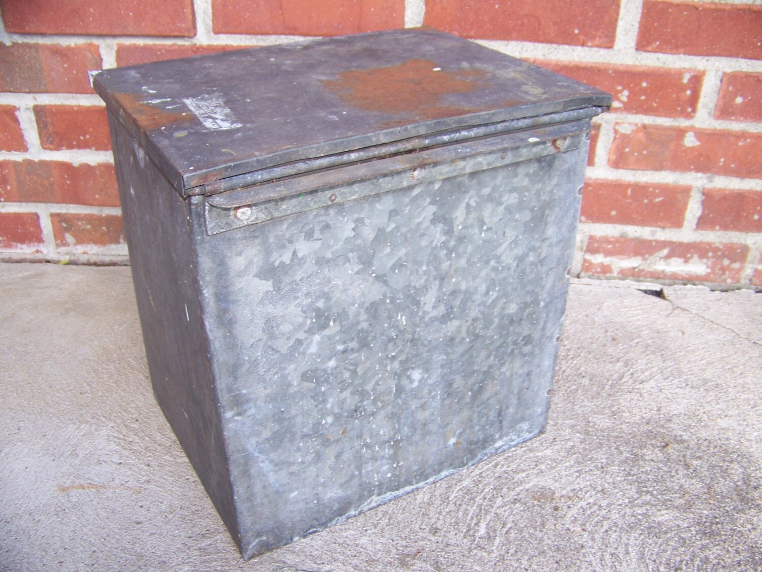 Antique Galvanized Meadowgold Dairy Milk Bottle Box with Lid