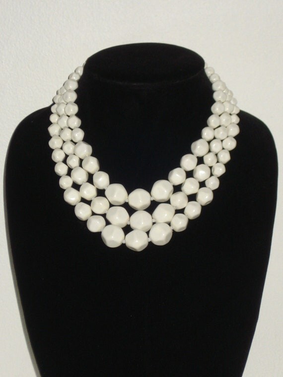 Vintage White Beaded Necklace Wilma Flintstone Style