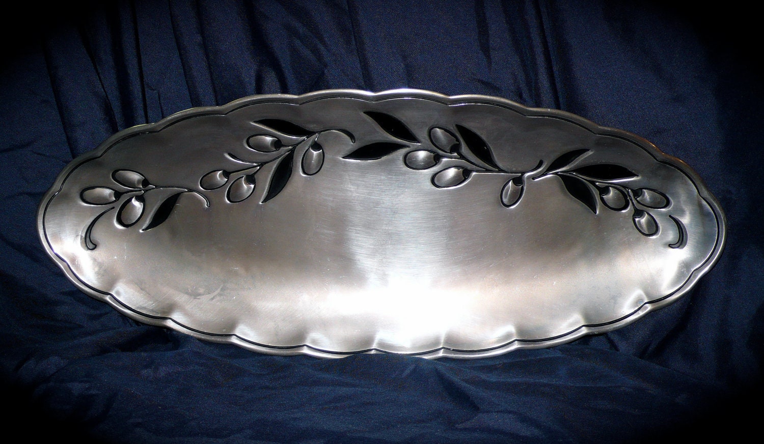 Vintage Lenox 17 inch Oval Aluminum Metal Bread Tray En