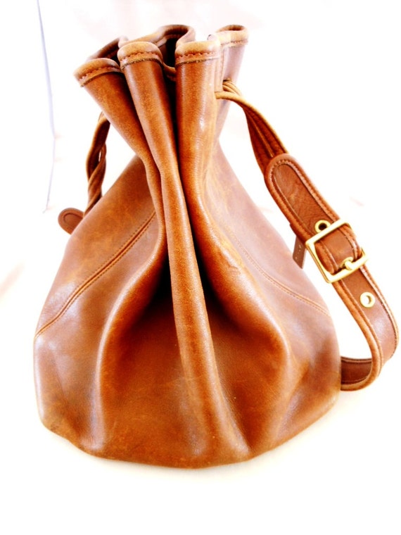 Vintage Coach Shoulder Drawstring Bucket Bag Satchel in Light