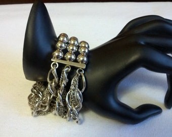 Classy Vintage silver tone metal bangle bracelet