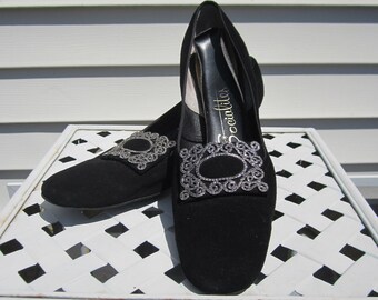 Vintage 1960s Mod Pilgrim Buckle Socialites Pumps
