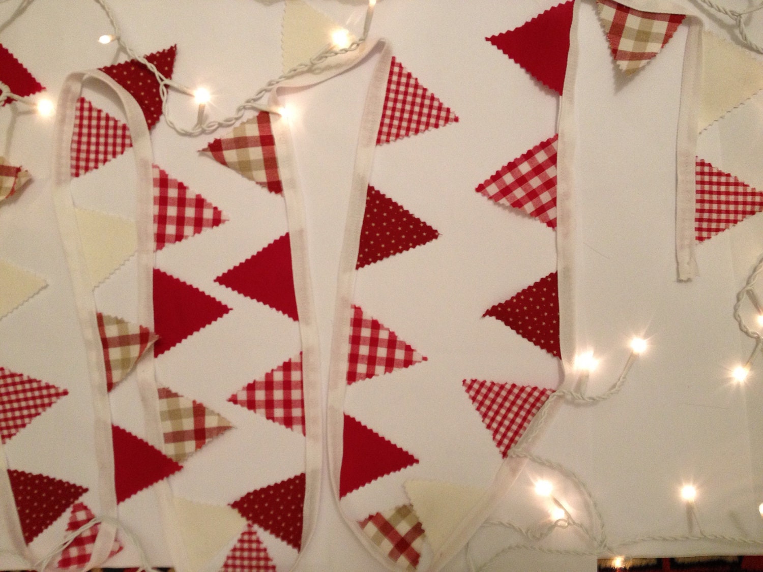 Traditional vintage look handmade mini bunting - red, cream and white