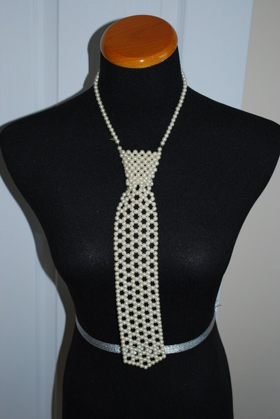 1960's Pearl Tie Necklace necktie style