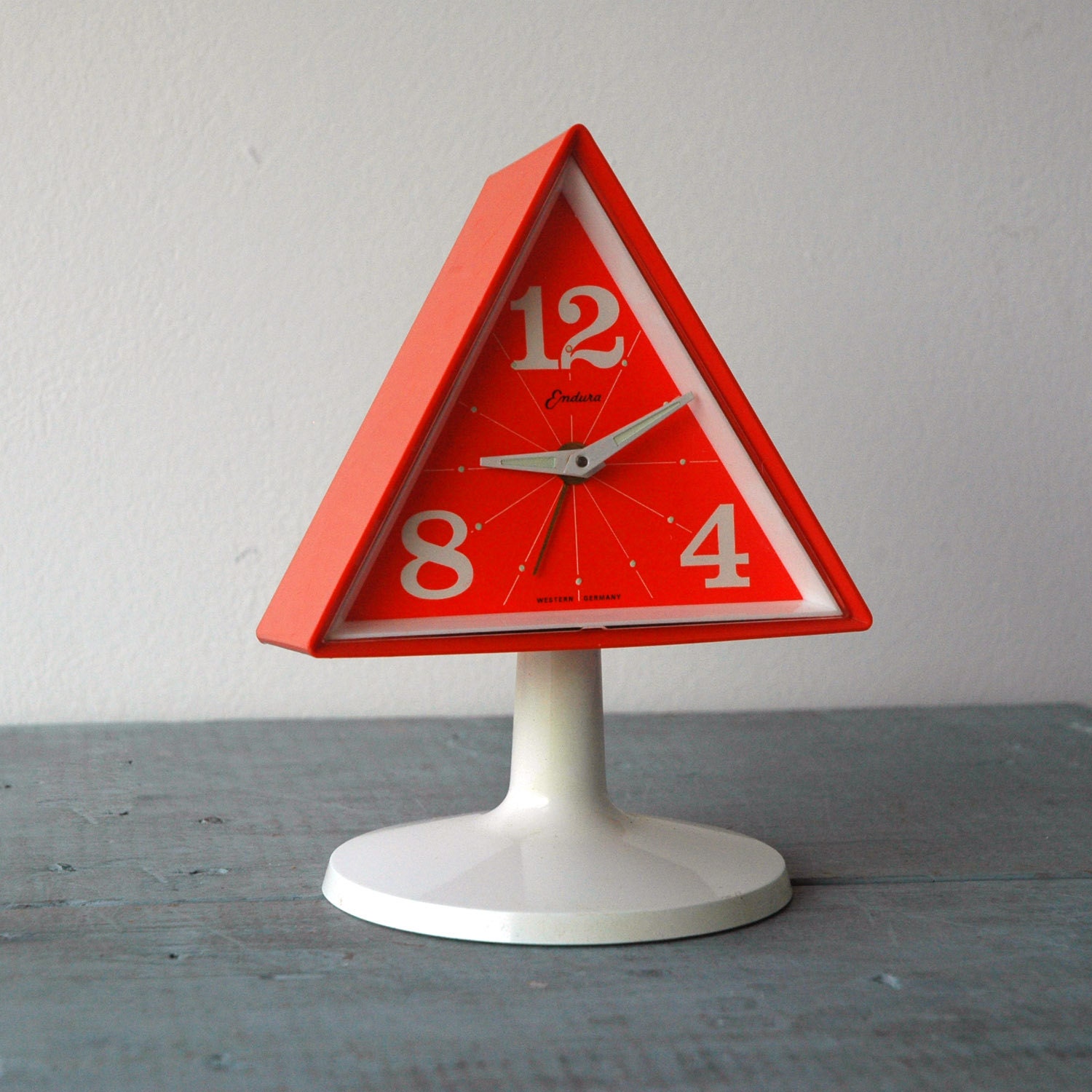 Endura Triangle Clock