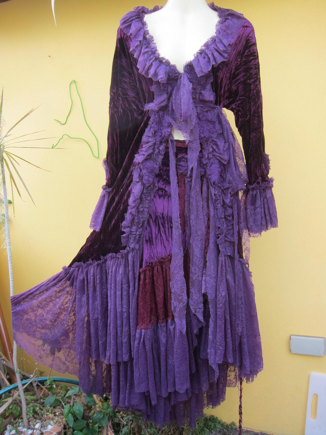 vintage inspired rich purple velvet jacket..romantic ole