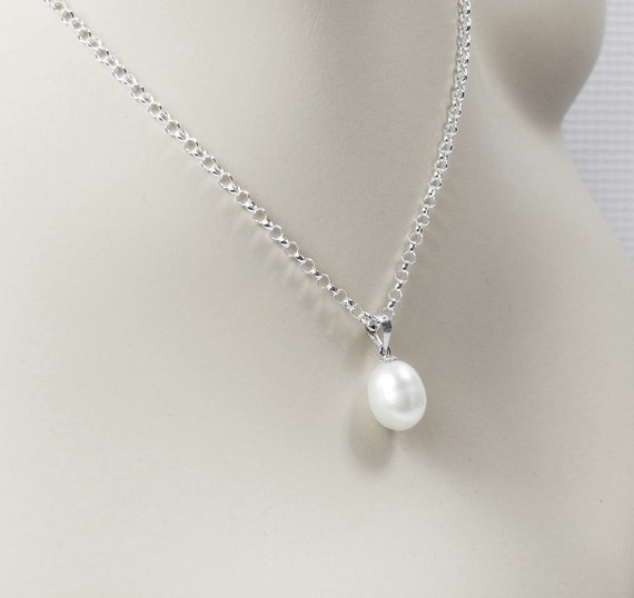 Items similar to White Pearl Necklace, Single Pearl Pendant, Bridesmaid ...