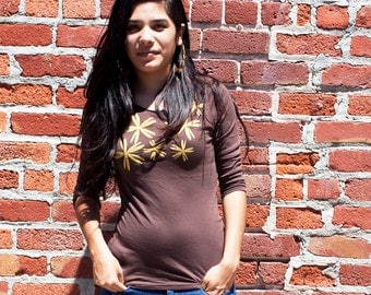 SALE TEE - Small women tops tshirts, silkscreen tshirt, brown tshirt 3/4 sleeve, scattered flowers design, womens graphic tee