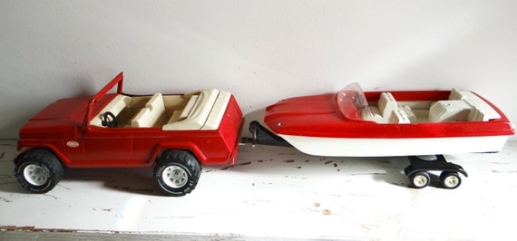 Vintage red Tonka Jeep Commando and speed boat with trailer