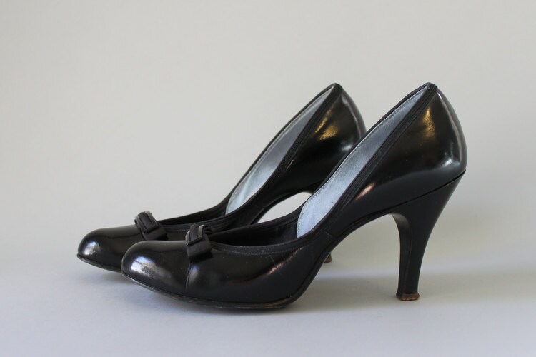 1950s Shoes / Vintage 50s Black Leather Pinup Heels by HolliePoint