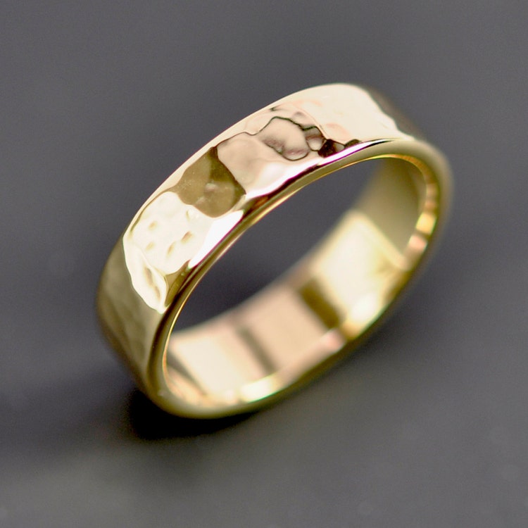 18K Yellow Gold Men's Wedding Band Hammered 5mm by seababejewelry