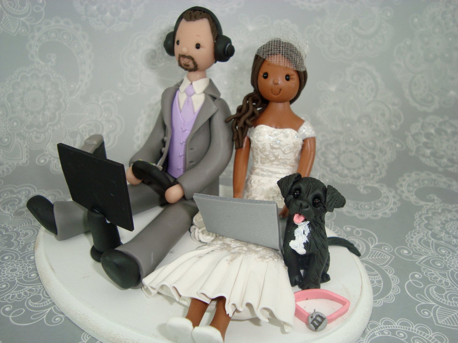 Customized Seated Couple with a Dog Wedding  Cake  by mudcards